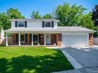 33064 Maplenut St, Farmington, MI 48336