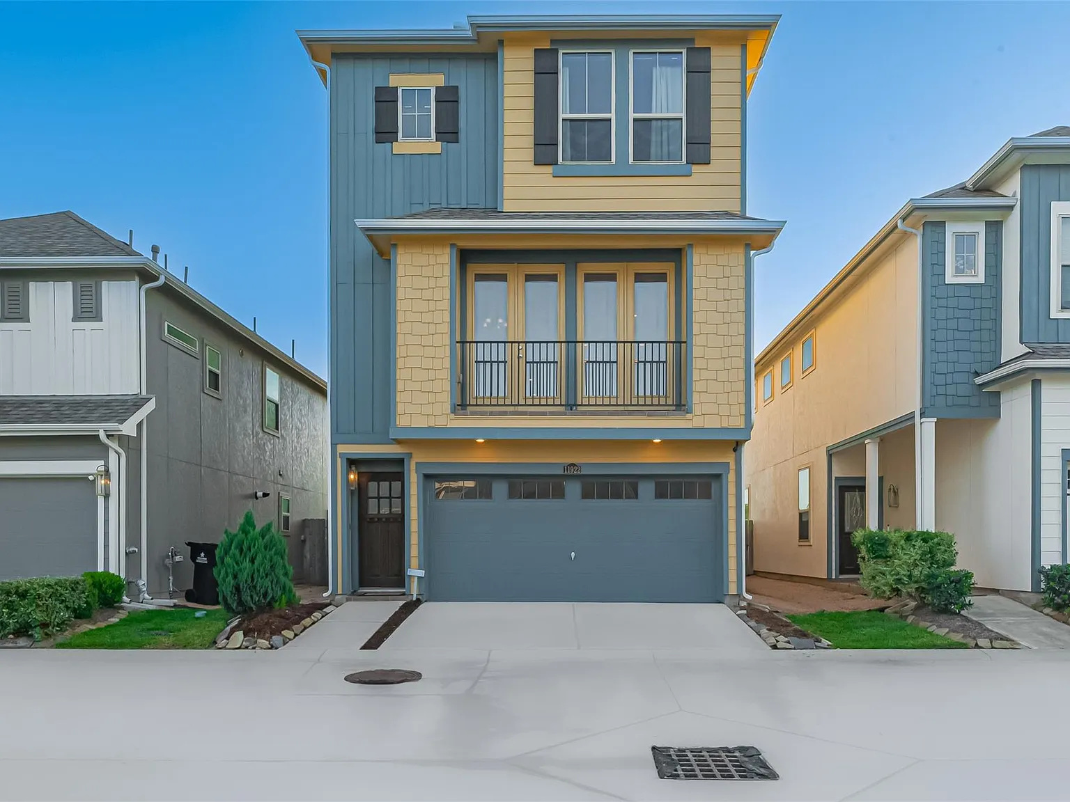 3 bed, 3.5 bath, 2375 sqft, $2,800 — Photo 2