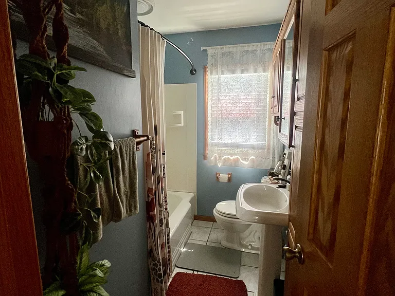 285 E Jeffrey Pl — Photo 4