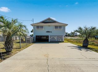 908 S Live Oak St, Rockport, TX 78382