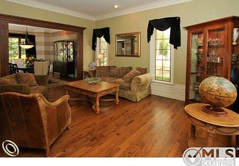 Hardwood Living Rm