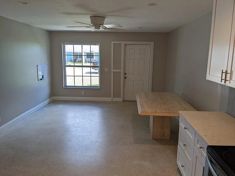 904 Seneca St — Photo 2