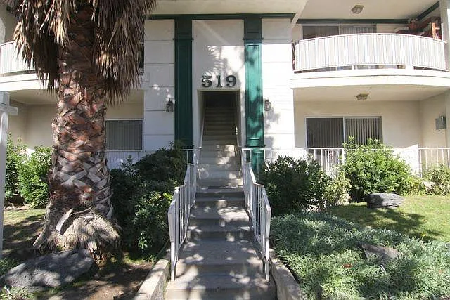 Building Photo - 519 E Valencia Ave #F
