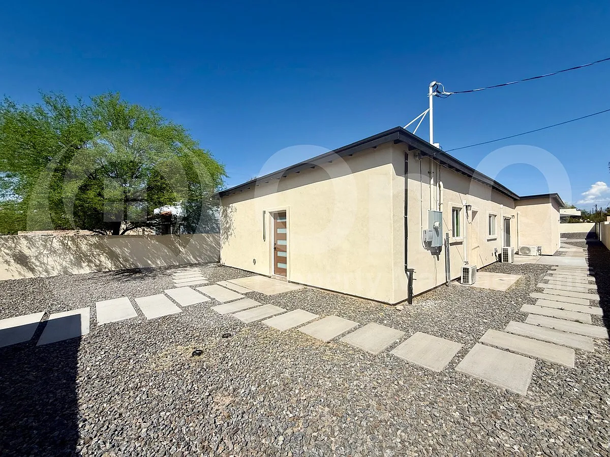 5 bed, 5.5 bath, 2800 sqft, $3,899 — Photo 3