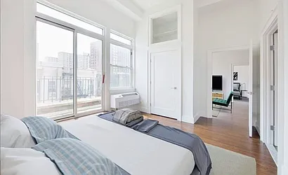 Rented by R New York