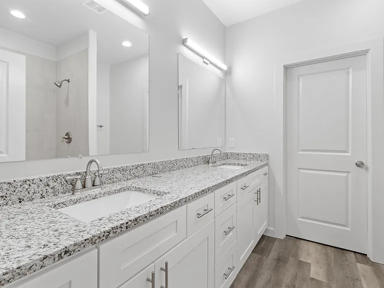 223 W Walker St — Photo 11