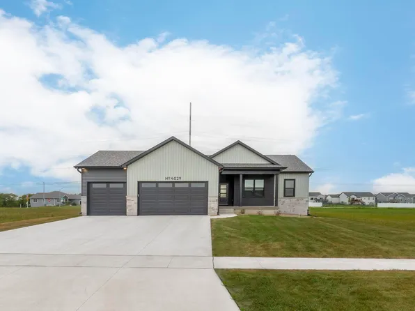 4017 Broomfield Dr, Cedar Falls, IA 50613