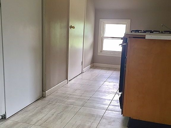 3rd image of 65 Manhattan Dr