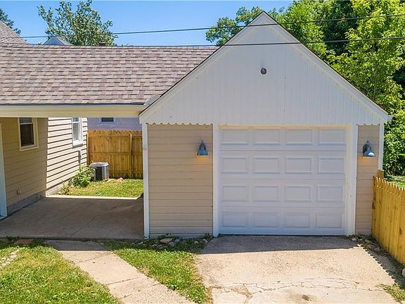 5th image of 400 Ashwood Ave