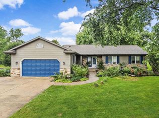 516 Woodvale Drive, Deforest, WI 53532