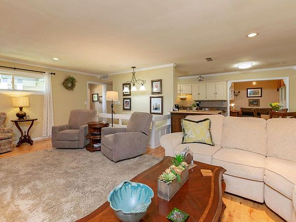 5th image of 563 Dixie Lee Cir
