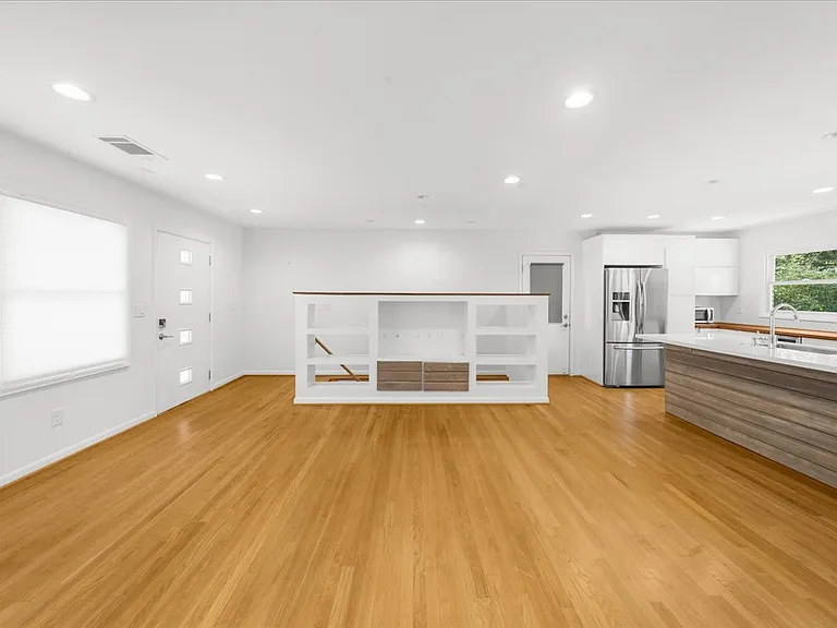 2420 Cove Cir — Photo 18