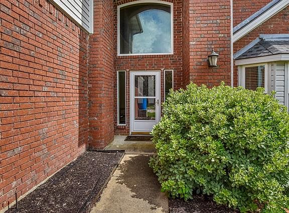 4th image of 1403 Meadowbrook Dr