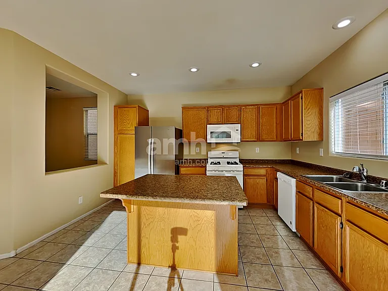29 Belden Ave — Photo 3