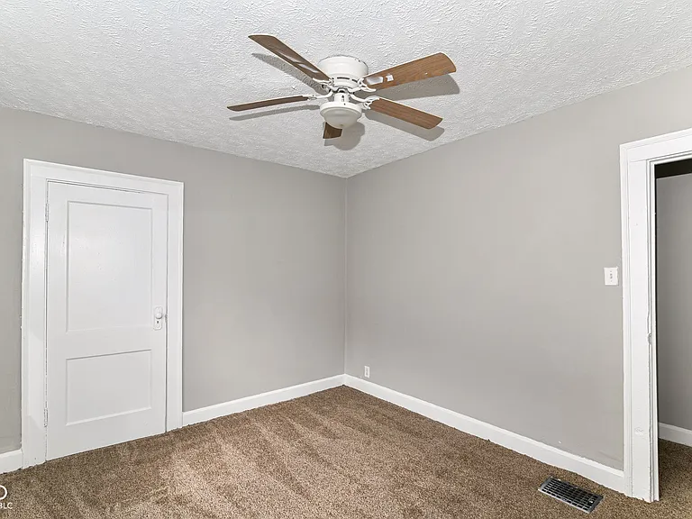 3041 Broadway St — Photo 21