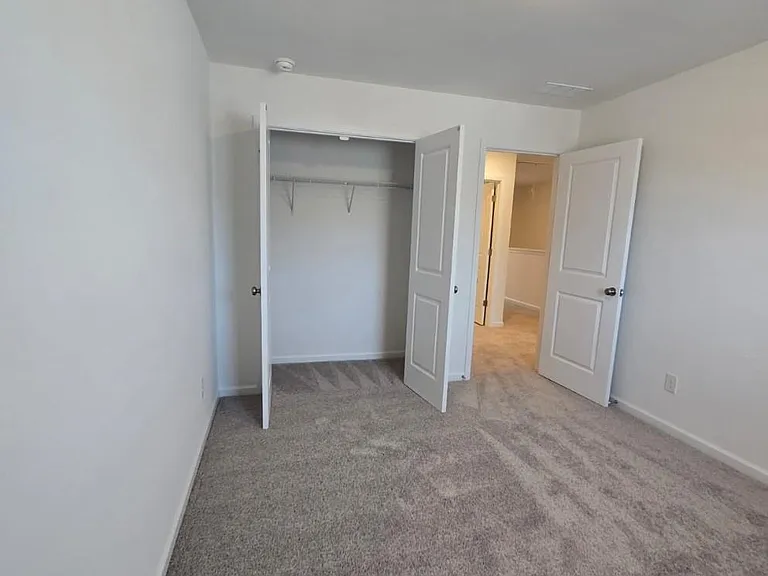 5240 Kinsbridge Dr — Photo 5