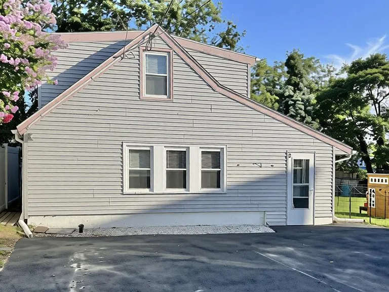 136 N Read Ave #B — Photo 20
