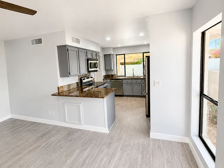 6714 E Paradise Ln — Photo 6