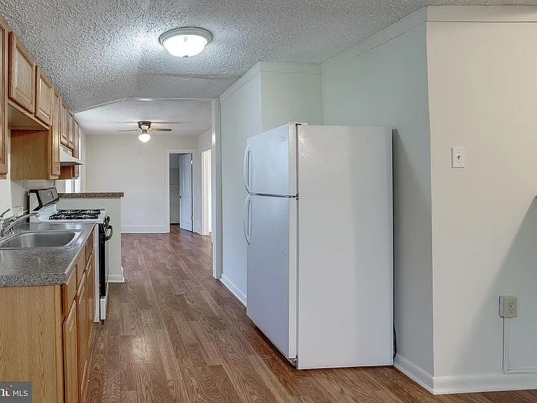 7B Dresser Ave #1 — Photo 8