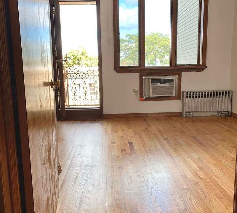 2nd image of 89 Diamond St #E