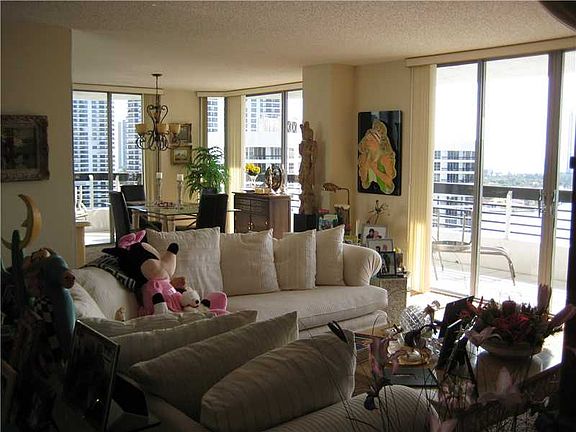 5th image of 3530 Mystic Pointe Dr APT 1910