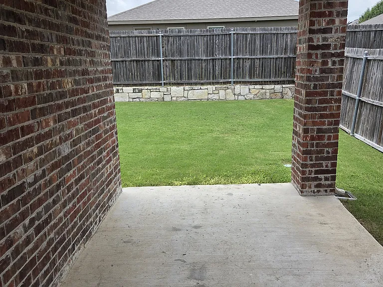 2118 Meadow Park Dr — Photo 20