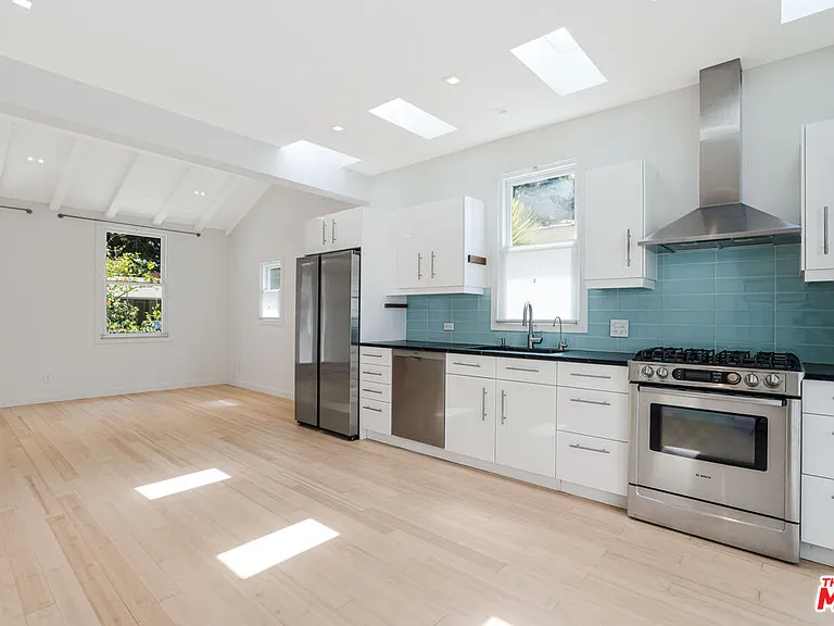 4155 Lincoln Ave — Photo 9