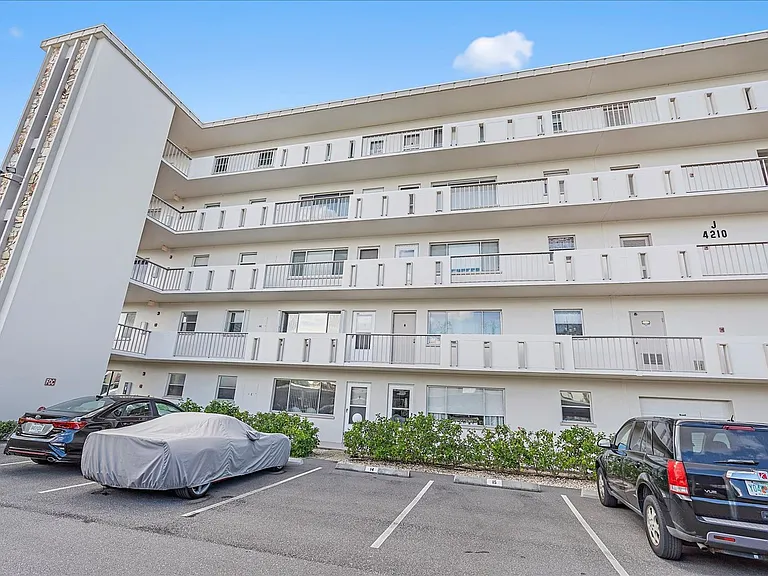 4210 Ironwood Cir #103J — Photo 3