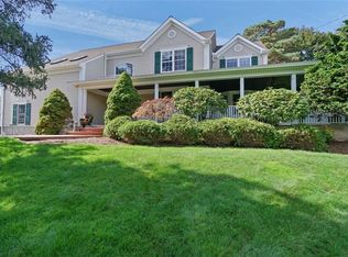 18 Quail Ridge Rd, Cranston, RI 02921
