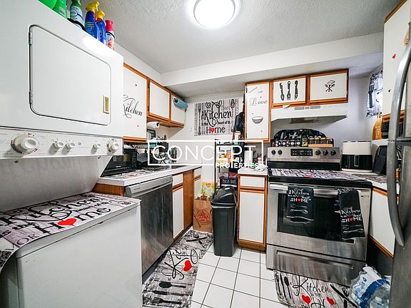 5th image of 24 Saint Cyprians Pl APT 1R