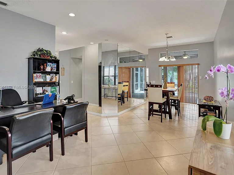 4219 Sabal Ridge Cir — Photo 4