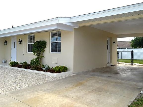 5th image of 21717 Edgewater Dr