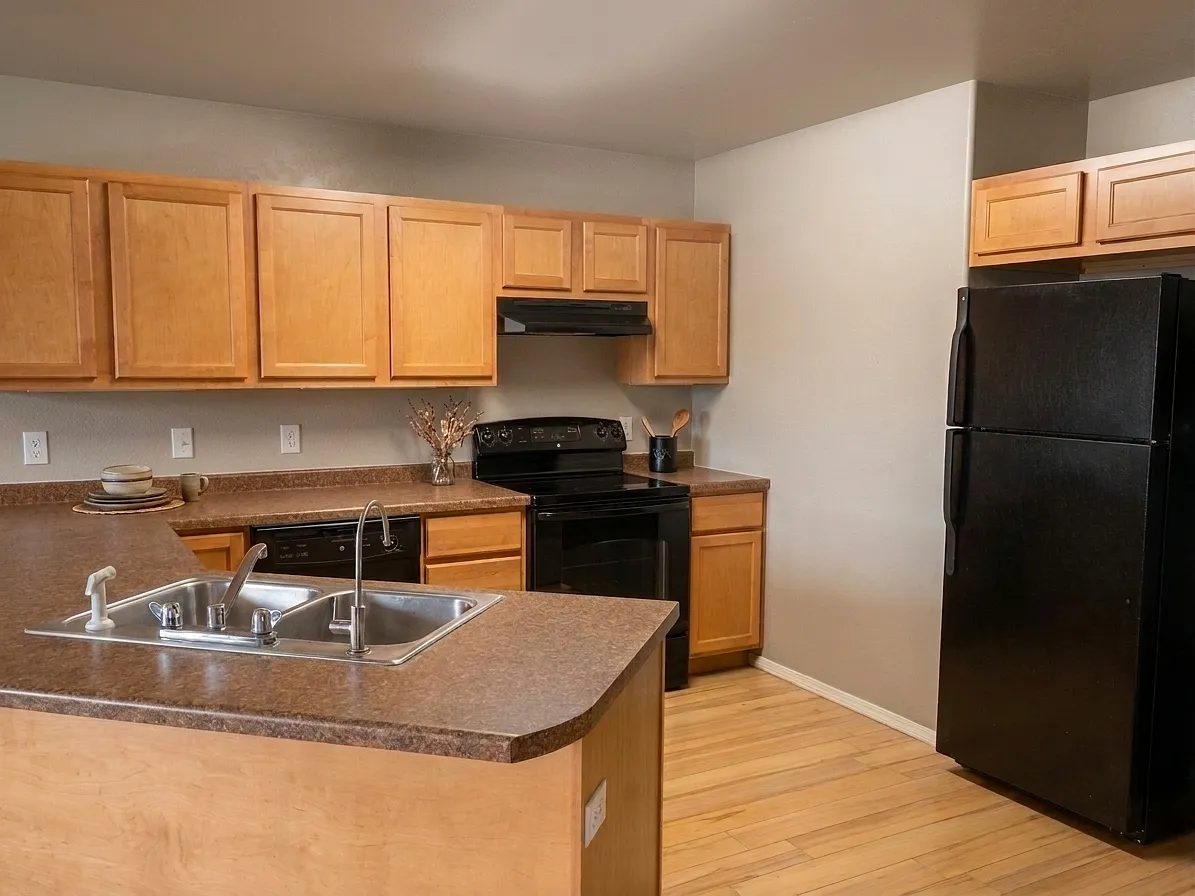 3 bed, 1121 sqft, $1,697 — Photo 2
