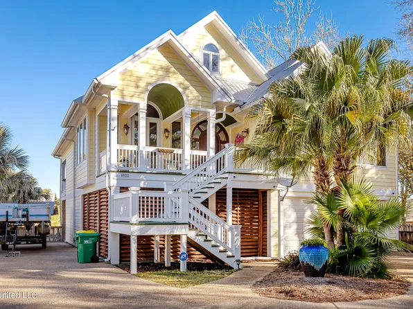8923 E Simmons Cir, Ocean Springs, MS 39564