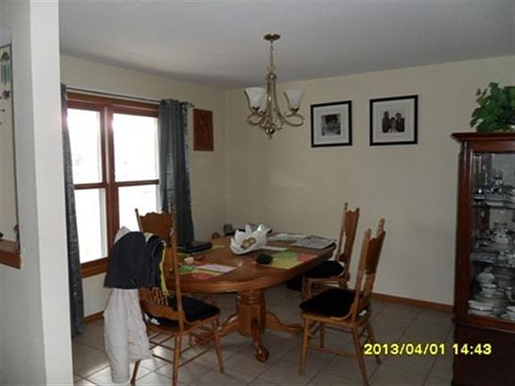 3rd image of 1042/1044 Meadow St