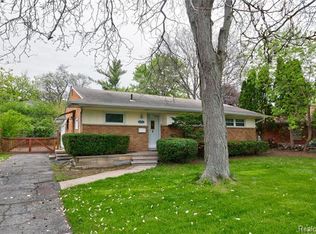 16940 W 13 Mile Rd, Beverly Hills, MI 48025