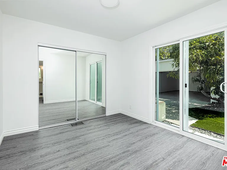 8718 Rosewood Ave — Photo 12