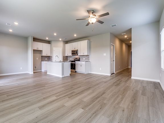 3rd image of 708 McKenna Dr