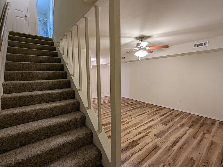 2437 N Brophy Ave #4 — Photo 2