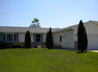 1377 Maple Ln, Nappanee, IN 46550