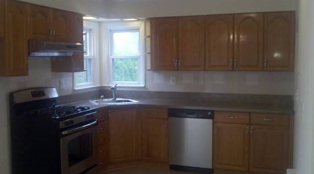2nd image of 728 Hartwell St