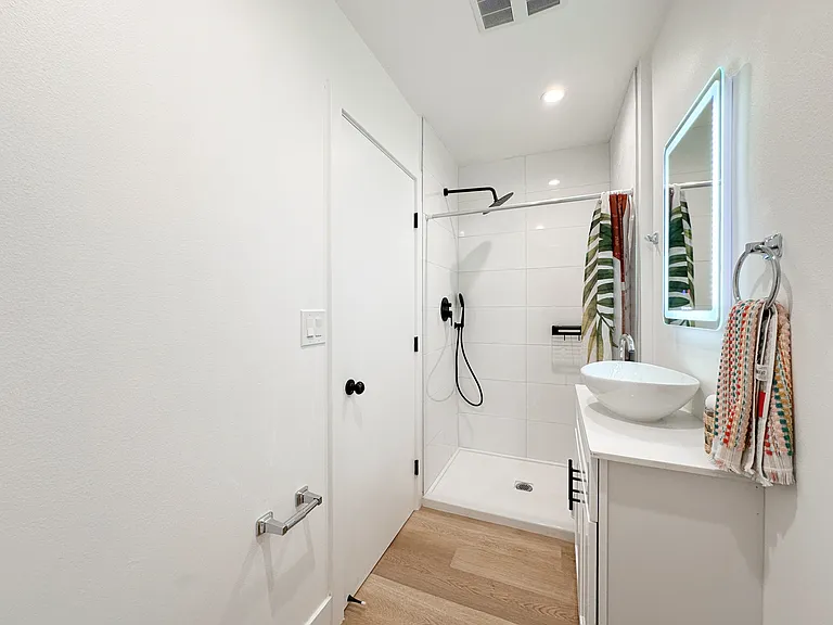 1338 West 35th Place — Photo 18