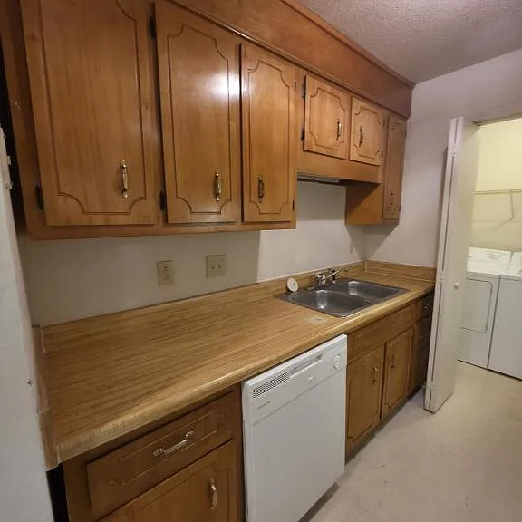 208 Beech St — Photo 8