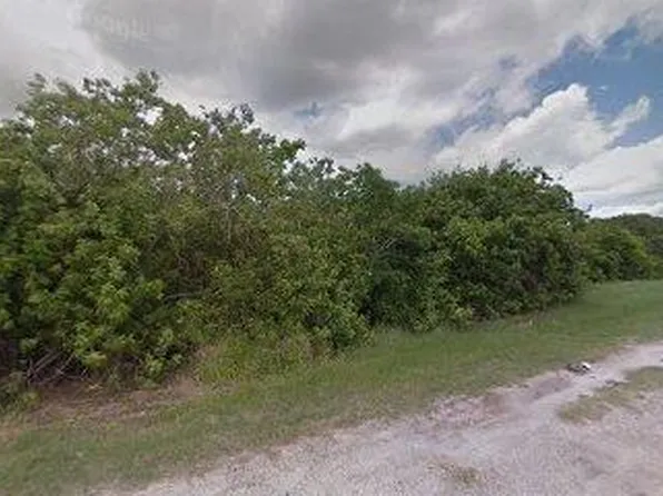 2323 Lady Claire St, Rockport, TX 78382