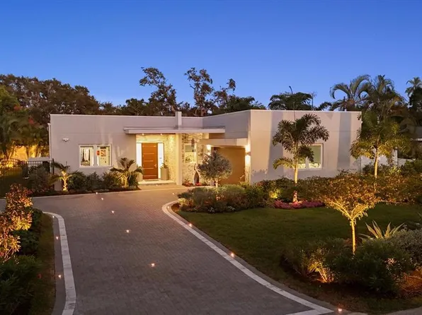 2711 Blossom Dr, Sarasota, FL 34239