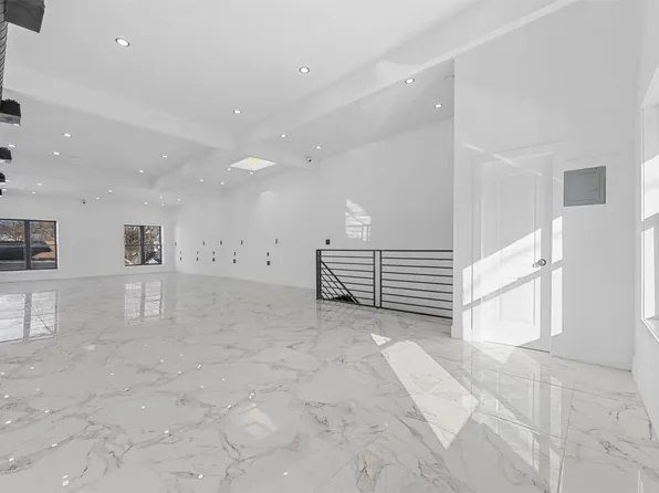 184-09 Jamaica Avenue image 1 of 13