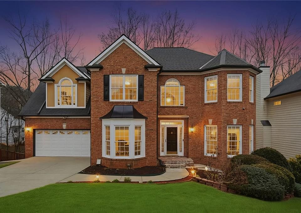 1st image of 220 Ridge Bluff Ln