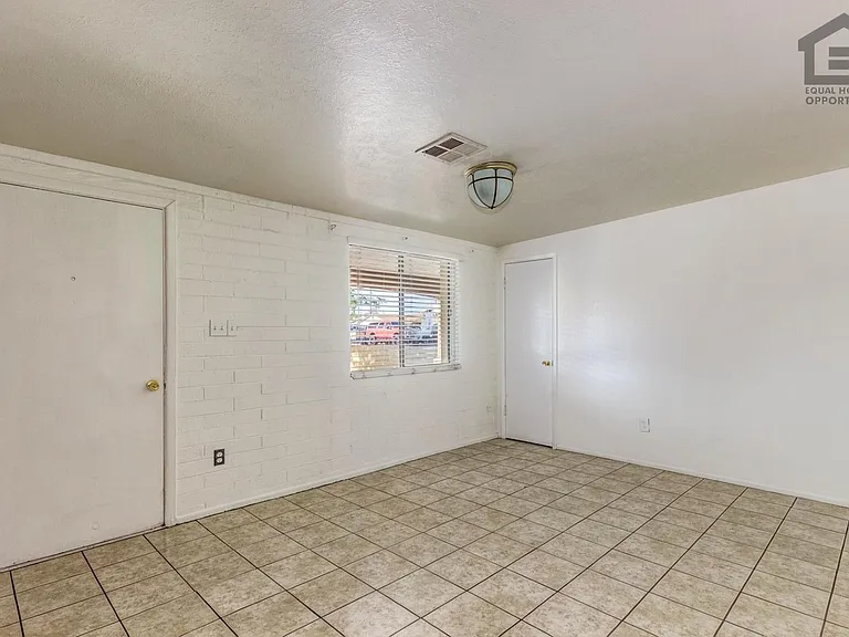 6321 W Whitton Ave — Photo 7