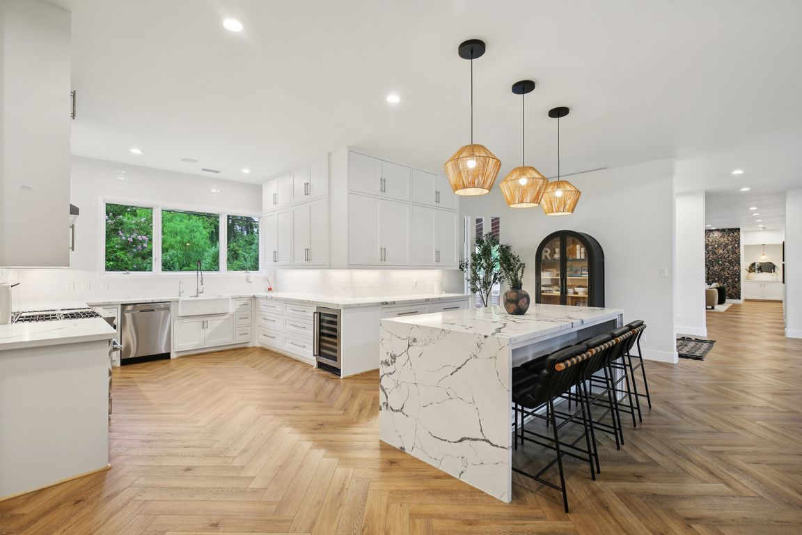 Carolcrest Cir-L0907-018.jpg