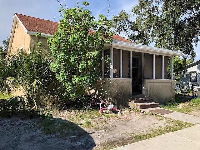 2nd image of 611 Marshall St